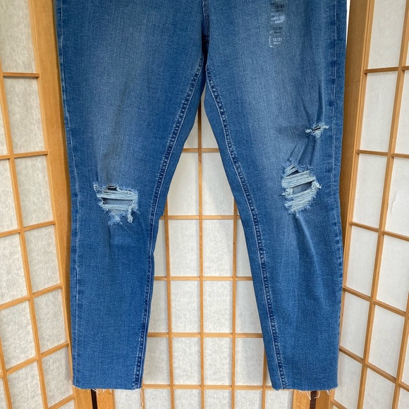 Gap High Rise Distressed Buttoned Jean Legging SZ 12/31 Short NWOT - Picture 5 of 13